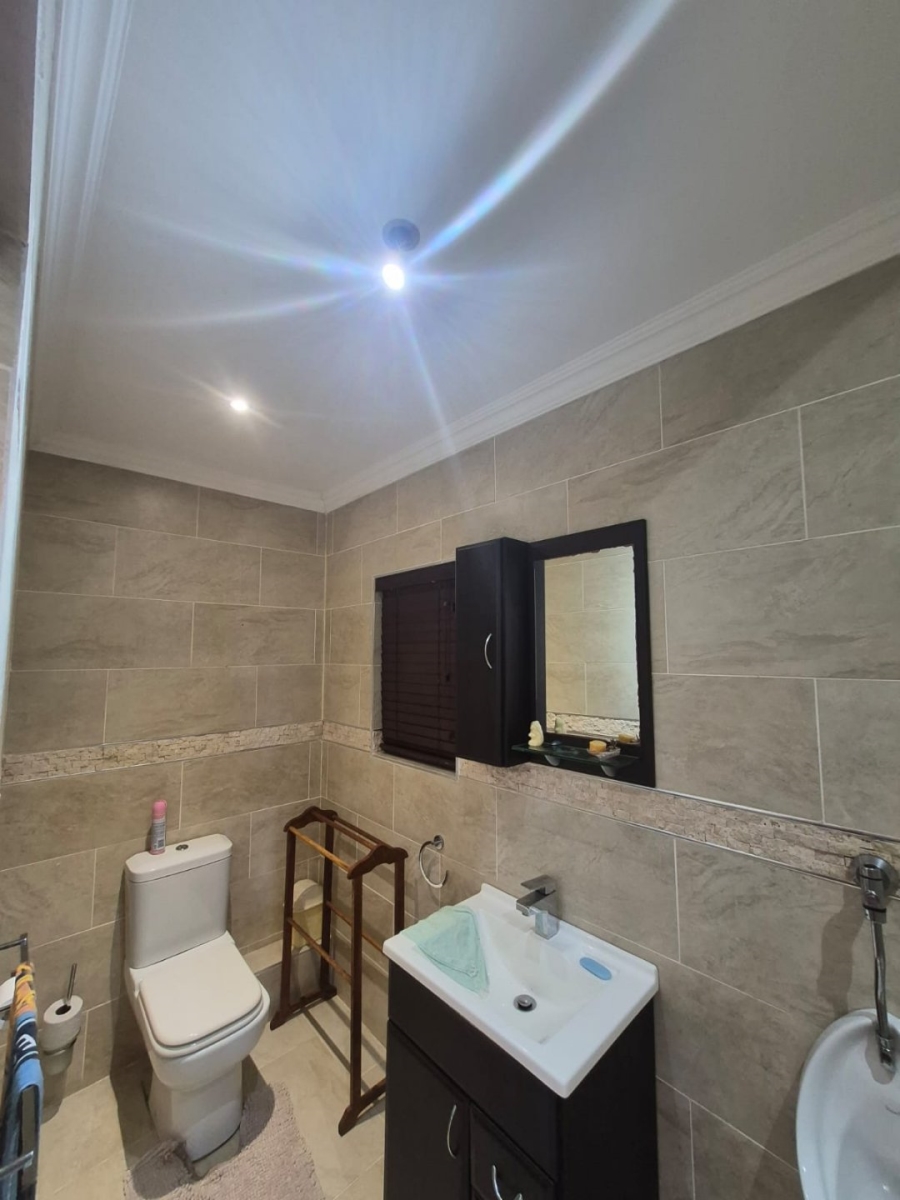 5 Bedroom Property for Sale in Blue Bend Eastern Cape
